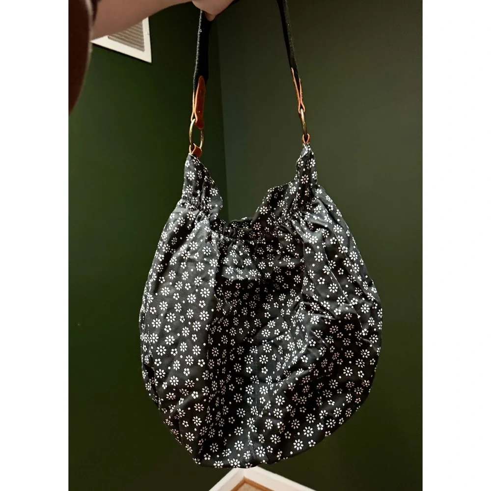 Black &‎ White Daisy Print Hobo Slouch Shoulder Bag